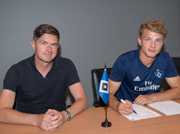abendblatt_hsv's tweet photo. Fiete Arp verzichtet nach #Abendblatt-Informationen sogar auf eine Ausstiegsklausel in seinem neuen #HSV-Vertrag.
#starkeszeichen #Fietebleibt
https://t.co/kTkEUIVaJY https://t.co/jsFtinW8BS