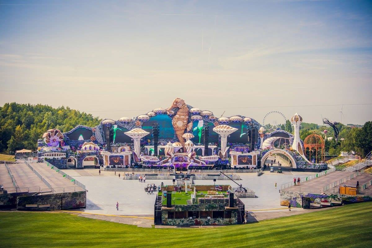 _EDM_FAMILY_'s tweet photo. Welcome to @tomorrowland... 🐚🎉🇧🇪 #EDM #_EDM_FAMILY_  #DJs  #djlife #picoftheday #GoodVibes  #goodtimes  #Twitter #Instagram #Producers #music #Tomorrowland #Tomorrowland2018 #festival #Belgium #Boom #partypeople #party #trap #dubstep #electrohouse #hardstyle #house #techno https://t.co/ejHtfgWoV3