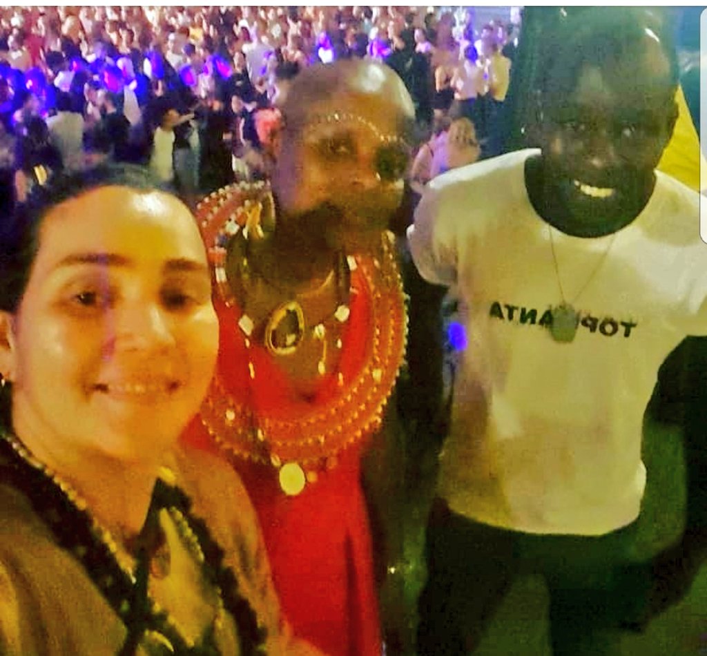 .@racismenstanca
<a href="/sindicatomanter/">✳️ Sindicat Manter BCN</a> y <a href="/EspacioInmigran/">Espacio Inmigrante</a>
Invitadxs especiales en el concierto de <a href="/Residente/">Residente</a> en Barcelona ✊🏿 #ElRacismeMata #NoCallarem #TancadaPerDrets #TancadaMigrante 
Fotos: Eva Grau y Rosa Sánchez