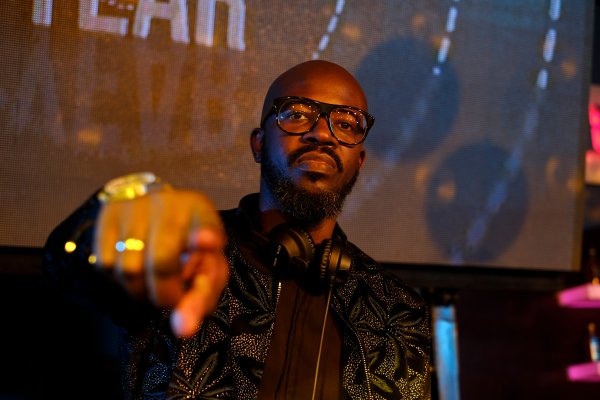 Yfm's tweet photo. Did you enter the @AXE_SA #ShowYourMagic competition?
Listen in to #TheBestDrive at 17h47 today to hear if you won!
If you showcased your Djing, MCing & dancing etc. magic - you might win double tickets to the #AxePartyOfTheYear
Axe, Find Your Magic! https://t.co/xyS6gkbs9T