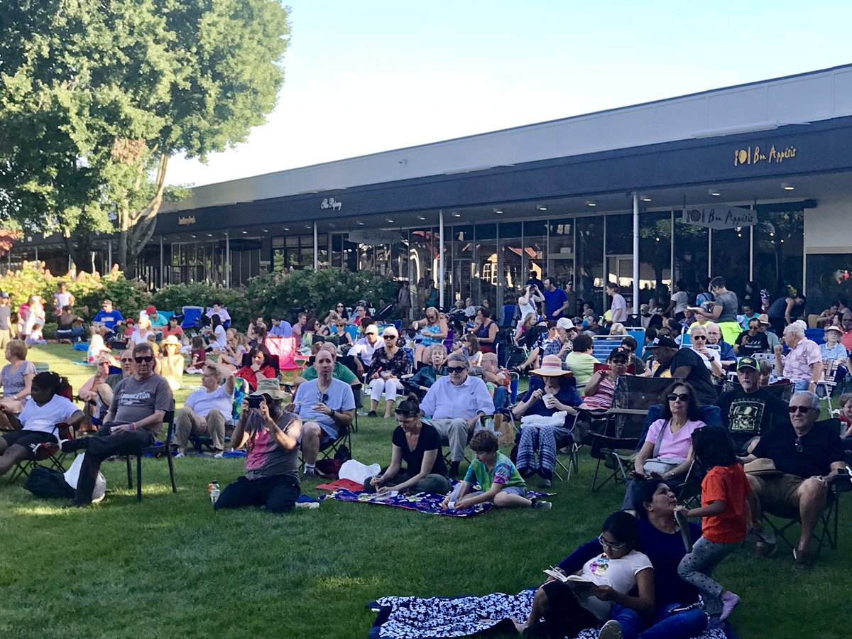 ArtsPrinceton's tweet photo. Scenes from last night’s concert in the courtyard @psc301harrison — Our #FREE summer series continues every Thursday through 8/23. 🎶 #ACPsummer18 https://t.co/ZWUFPUeWoH