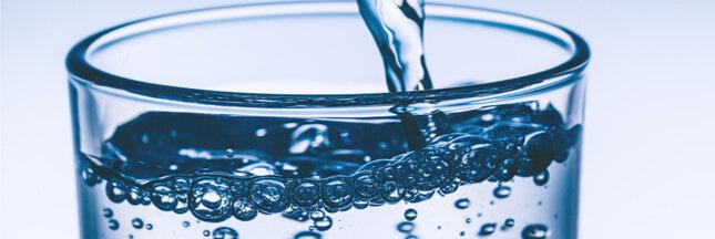 consoglobe's tweet photo. Idéale pour se #désaltérer l’#été, l’#eau #pétillante peut aussi être très utile pour #cuisiner. Incroyable, non ? Découvrez 7 bonnes raisons de l’utiliser dans votre #cuisine.
📝https://t.co/HZX71wqhmK

#EauPetillante https://t.co/hDTY9gZox7