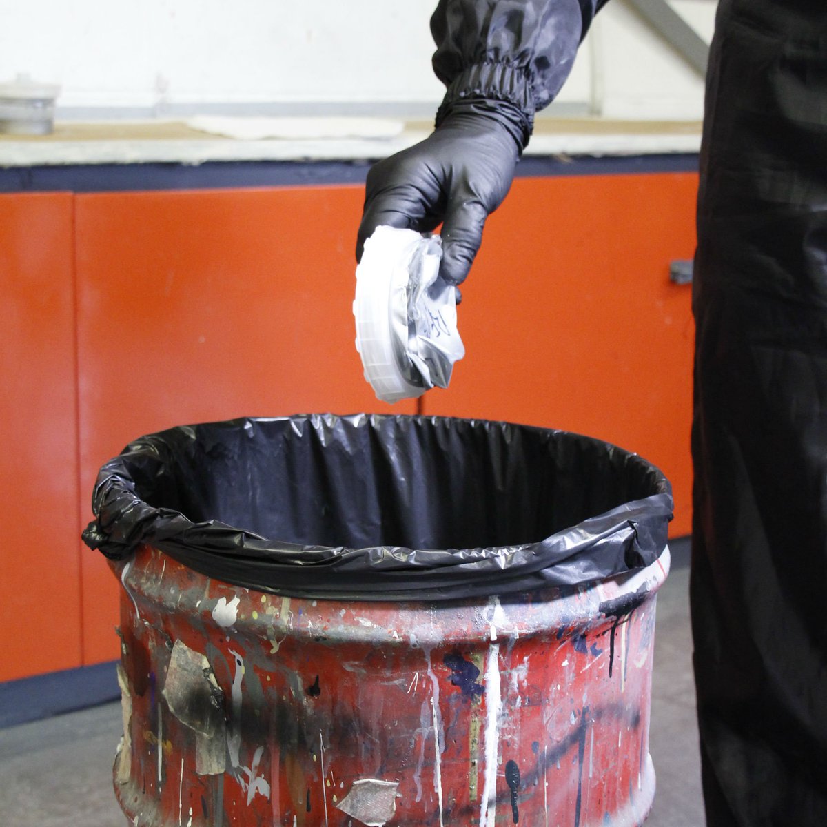 FareclaProducts's tweet photo. Farécla OPS Flexible Paint Cups can be mixed directly in the cup, quickly assembled, used, re-filled and disposed of which guarantees a cost effective job.
#farecla #fareclaops #farsimplerfarbetter #spraypainter #refinishfamily #spraypainterlife #boothlife https://t.co/2AcRRNZ3KA