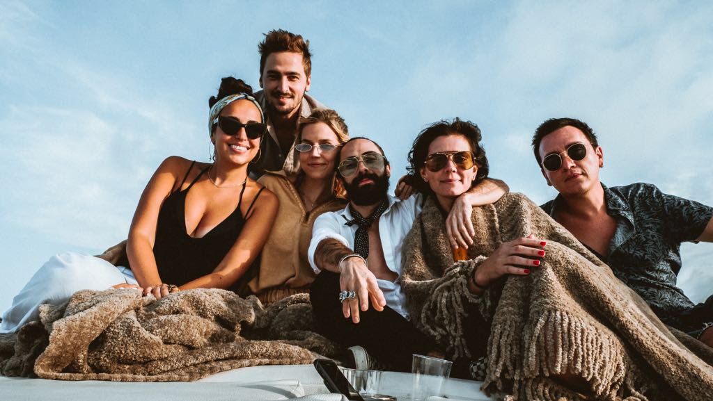 palomahecht's tweet photo. Friends that become family 💕🛥🥂💗⚓️⛵️ @HeffronDrive @theCharlieG #Jaydelacueva #micachu #mariaangela LOS AMO! https://t.co/pEfw2iXFhl