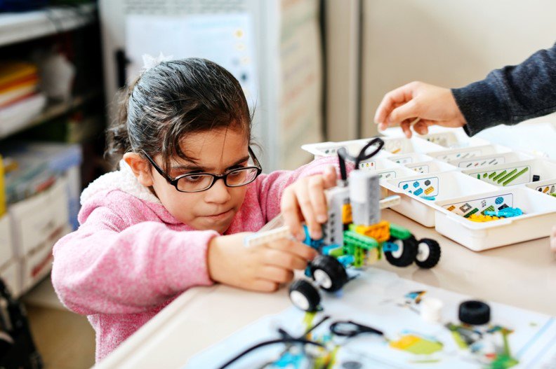LEGO_Education's tweet photo. Attention #WeDo Users: Computational Thinking lessons are now available outside of the app. Access your favorite lessons now at https://t.co/HsAhmkstR0. #LEGOlearning https://t.co/Rfy44n6Hj1