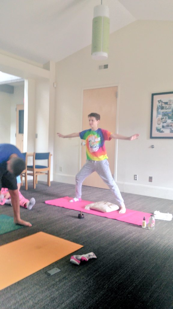 peoplesyoga_i's tweet image. This is how we do it! 
@YOGAforYouthNC + @ Justice Theater Project 

Lemon &amp;amp; Lavender feet spritz for a more relaxing savasana (yoga rest). 🍋

Student yogis leading yogi says (like simon says 😊)
#YouthLead
#summerfun 
#Performance2018