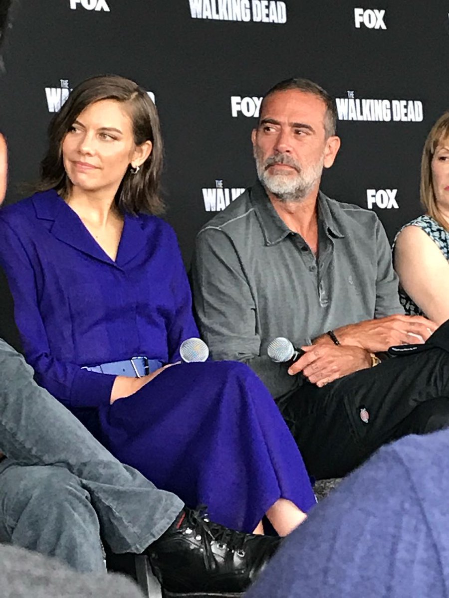 TWDBrasil's tweet photo. Parece que é lei: enquanto Andrew fala todo mundo olha com admiração... Exceto Gimple que está cabisbaixo durante todo o momento #SDCC2018 #WalkingDeadBrNaSDCC https://t.co/qhgwHiQFlJ