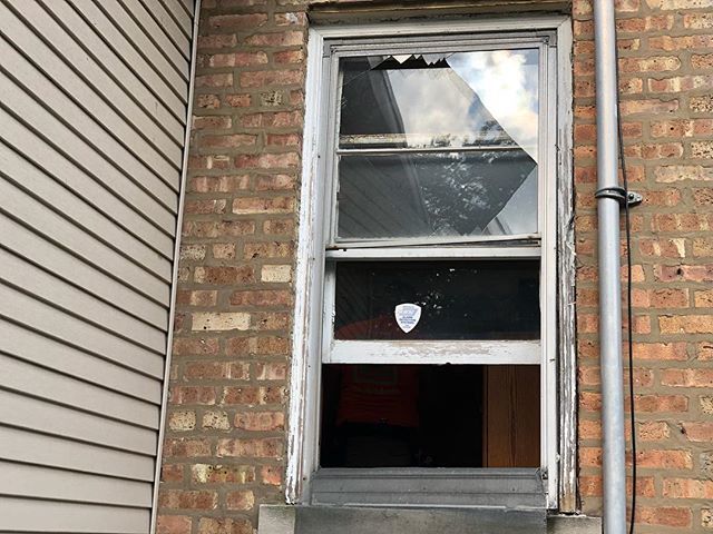 Say goodbye to old storm windows. #replacementwindows #energyefficiency #exteriordesign #interiordesign #beechworthwindows instagram.com/p/BldYd0bgYCC/