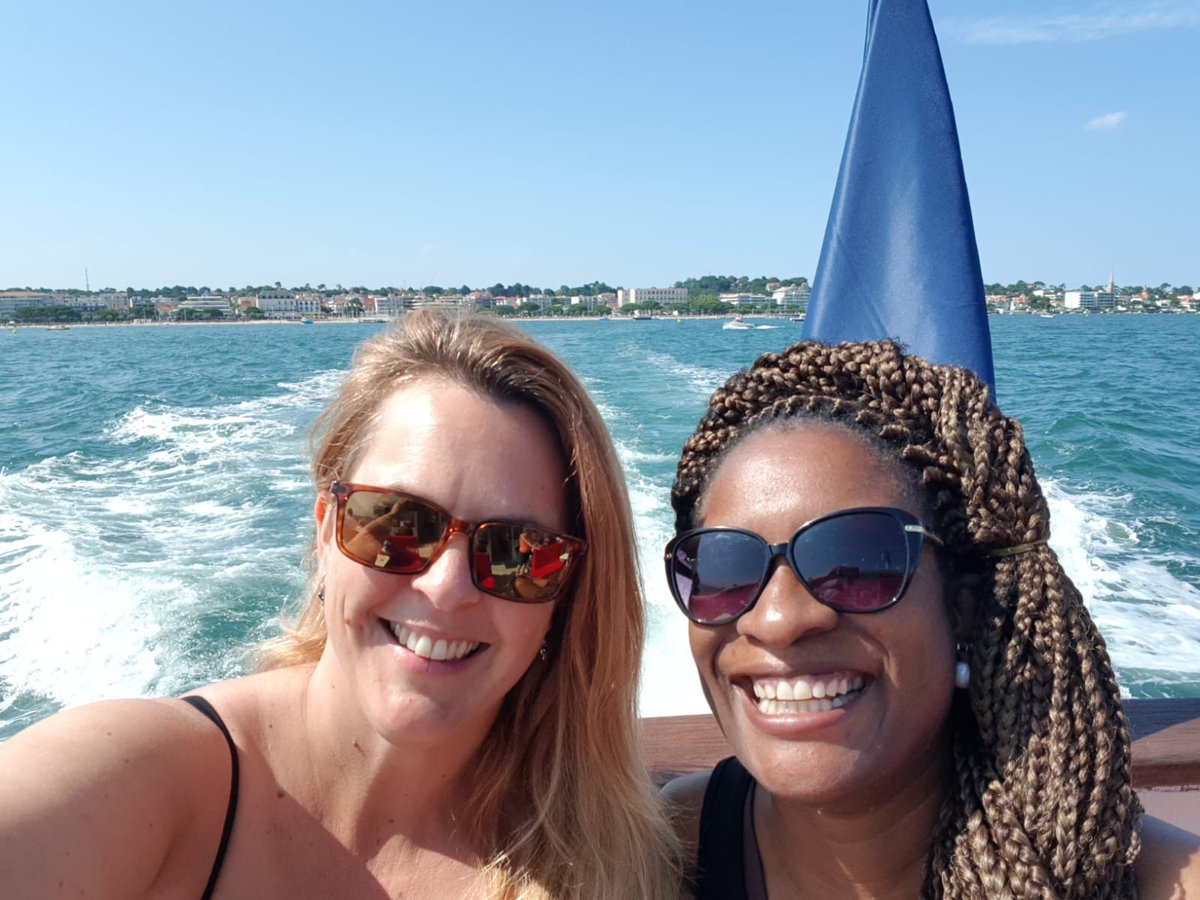 KrissBrochec's tweet photo. Dernier jour du programme 
"Échanges ton entrepreneure" de @LConnect_fr 
Un grand merci à mon binôme @audrey_guidez : j'ai hâte de t'accueillir #ChezMoiAuCongo  

Cette expérience m'a donné une idée : le Boss Lady African Tour 
Je suis à Cotonou le 16/08 et je vais bosser  dessus https://t.co/L40BXd2MDy