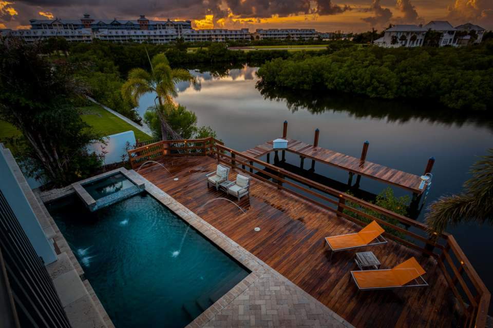 anM0915's tweet photo. Sneak Peak at Team MREI's new luxory home listing. Custom built. Featured in Better Homes &amp; Garden Magazine.  Deep water canal, perfect for your 50ft yatch. Must have proof of funds/pre-qualification letter for showing. Contact me 813.294.8898 for your private showing. $998,500 https://t.co/ISqz3lO75l