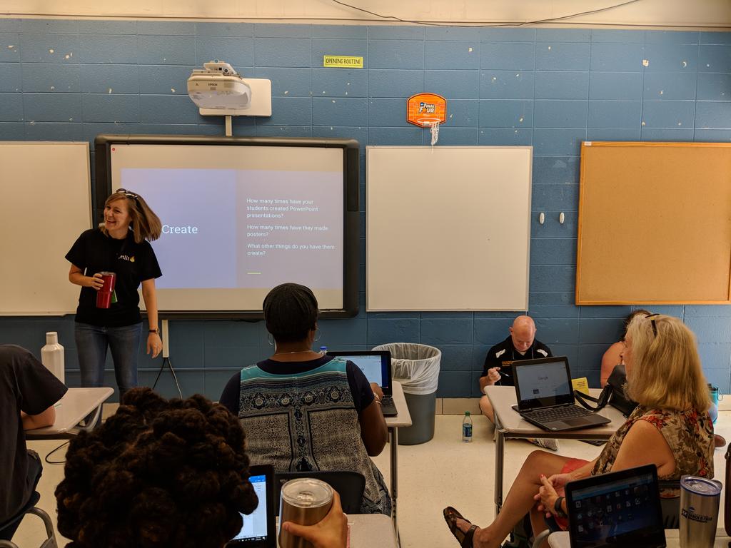 Beyond Powerpoint is so full, we're making new friends on the floor! #HCSgetlit <a href="/HSVk12/">Huntsville City Schools</a>