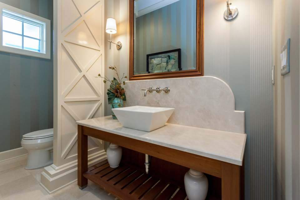 anM0915's tweet photo. Sneak Peak at Team MREI's new luxory home listing. Custom built. Featured in Better Homes &amp; Garden Magazine.  Deep water canal, perfect for your 50ft yatch. Must have proof of funds/pre-qualification letter for showing. Contact me 813.294.8898 for your private showing. $998,500 https://t.co/e8hQ5dN4Nn