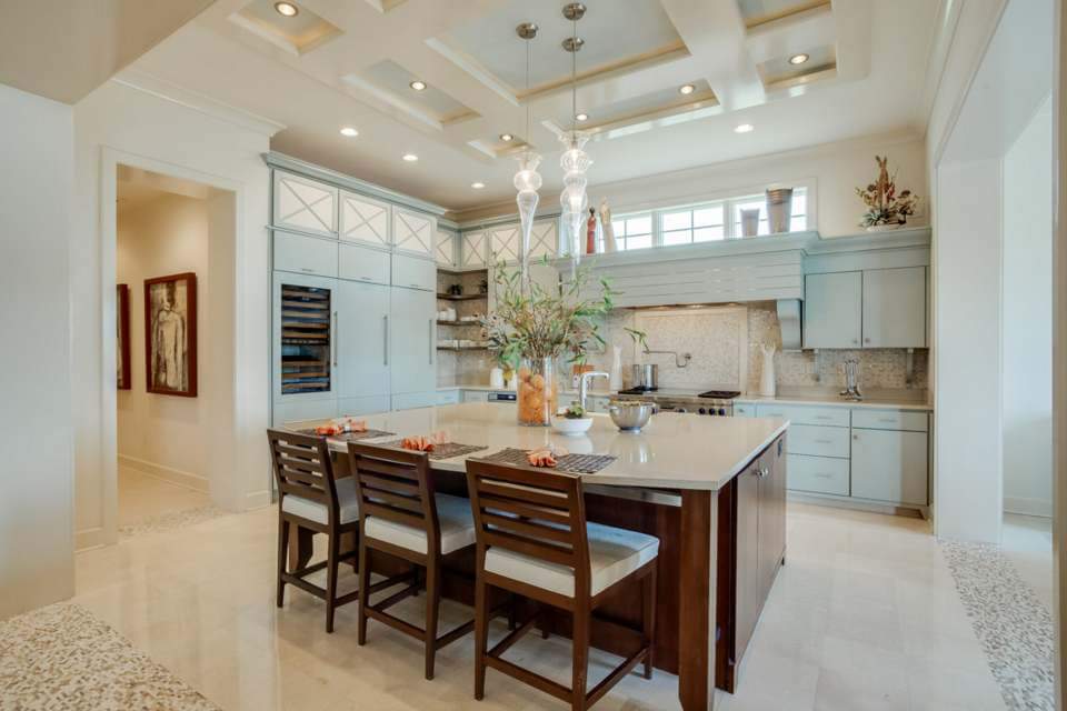 anM0915's tweet photo. Sneak Peak at Team MREI's new luxory home listing. Custom built. Featured in Better Homes &amp; Garden Magazine.  Deep water canal, perfect for your 50ft yatch. Must have proof of funds/pre-qualification letter for showing. Contact me 813.294.8898 for your private showing. $998,500 https://t.co/Q5PPYjDJg4