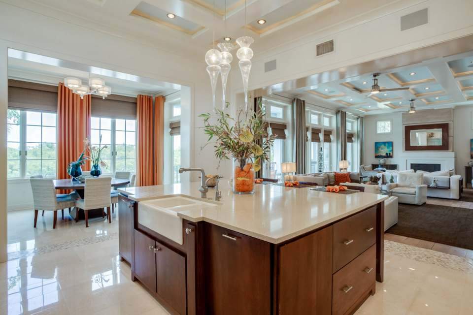 anM0915's tweet photo. Sneak Peak at Team MREI's new luxory home listing. Custom built. Featured in Better Homes &amp; Garden Magazine.  Deep water canal, perfect for your 50ft yatch. Must have proof of funds/pre-qualification letter for showing. Contact me 813.294.8898 for your private showing. $998,500 https://t.co/Q5PPYjDJg4