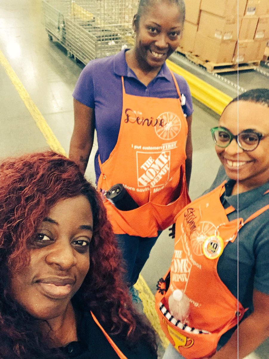 MarquisMurray5's tweet photo. Killing it with our new friend Denise, AS from Redlands at this WM15 Rollout in Lake Park Georgia. https://t.co/6rrgmiouCD