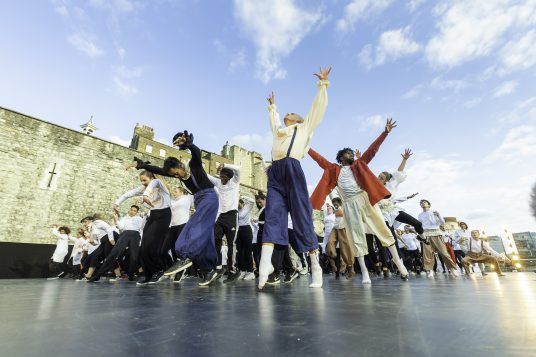 TheStage's tweet image. ★★★★★ Review: East Wall – Hofesh Shechter and over a hundred young performers join forces for an extraordinary event at the Tower of London @LIFTfestival bit.ly/2L9eiPb