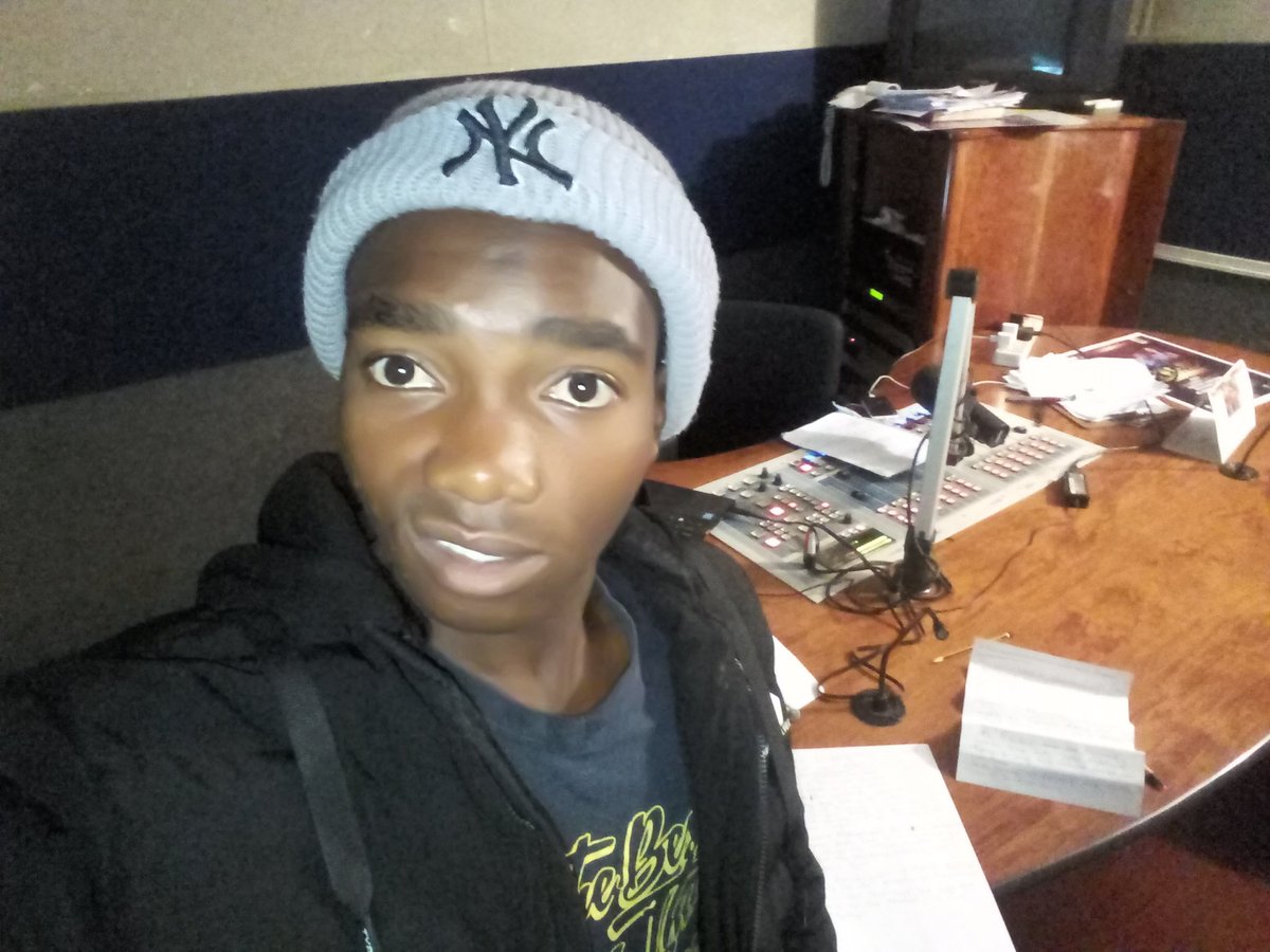 DegreatMurster's tweet photo. #olaBoi
With Max S.A and Murster deGreat
.
GMFM 89.7Mhz https://t.co/U8bd831SKa