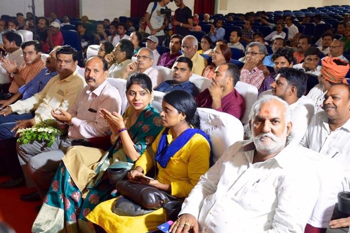 RibbonTheFilm's tweet photo. An enthusiastic audience to watch  #RibbonTheFilm at Varanasi @jagranfilmfest ♥️♥️ Just loving the excitement and smile of these people 👏👏👏 https://t.co/DkCImb2syP