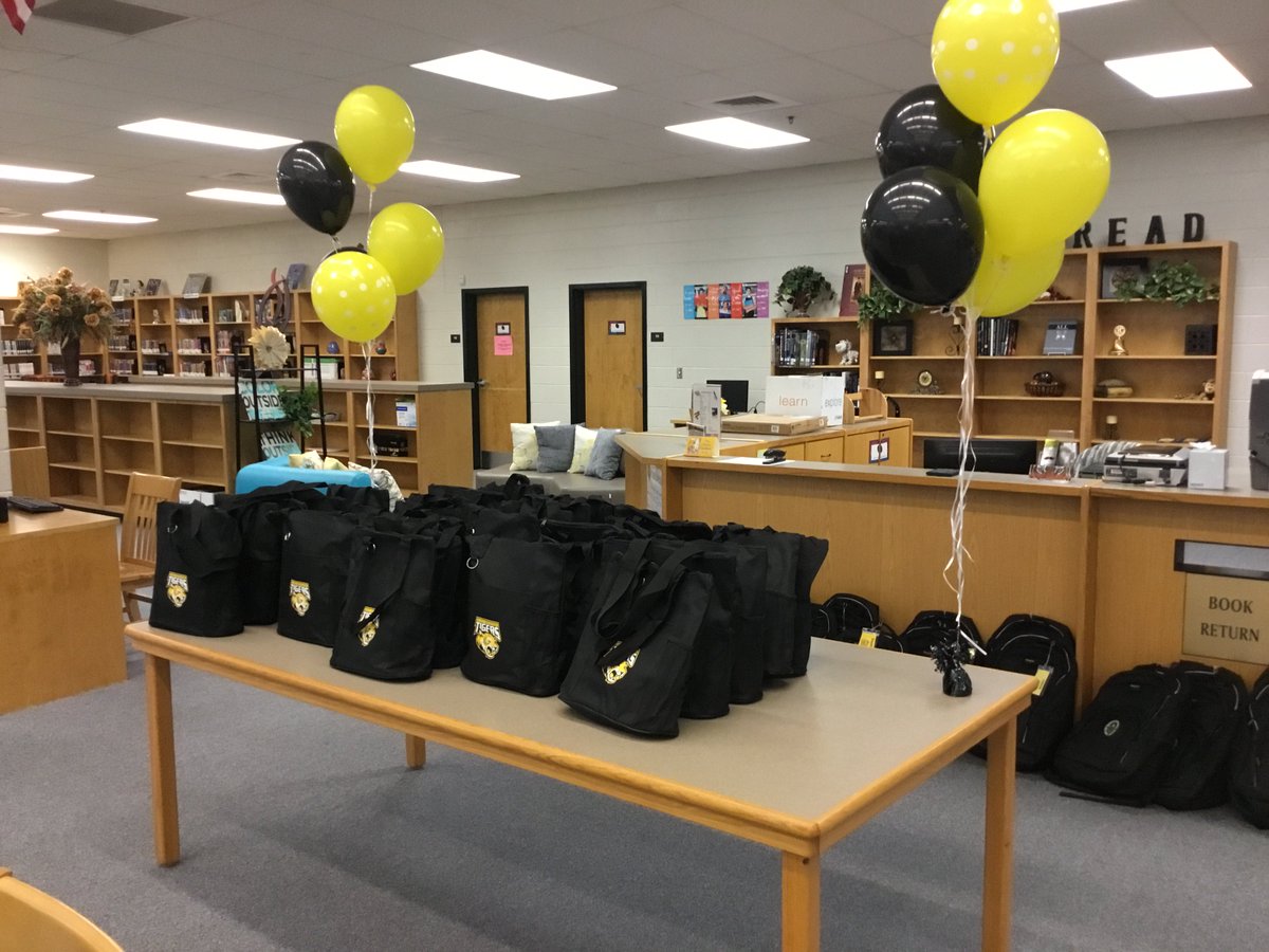 TigerTownClark's tweet photo. We are SO EXCITED to welcome our NEW teachers to TIGER TOWN! #Tigersroar #committtothecove #NCSSbethebest https://t.co/RFaUGkF6Qm