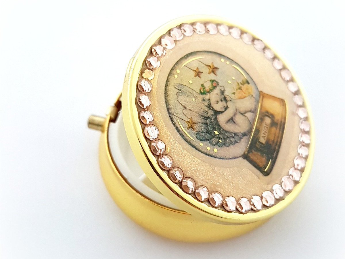 celdeconail's tweet image. Thanks for the kind words! ★★★★★ "Amazing as a bday gift, super fast response from seller, beautiful packaging is a bonus! Would totally recommend!" aspathesn #etsy #pillcase #giftforher #deco  etsy.me/2L9gzKd