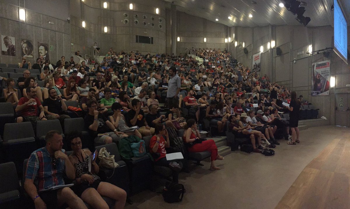 EsqRevoluciona's tweet photo. Iniciem l'última sessió de la #CWISummerSchool sobre la construcció del CIT/ @socialist_world internacionalment.
💬 @Danny_cwi del Secretariat Internacional: "La nostra tasca és introduir la qüestió de classe i la lluita pel socialisme als moviments socials d'arreu del món." https://t.co/VafGdejCIK