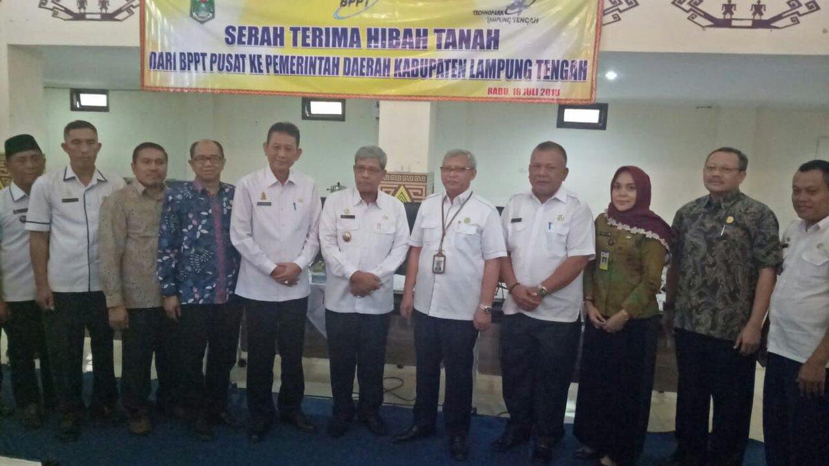 BPPT_ROUM18's tweet photo. Serah Terima Hibah Tanah dari BPPT Pusat ke Pemerintah Daerah Kabupaten Lampung Tengah.
18 Juli 2018
#pemdalampungtengah 
#bppt_roum18
#bpptroumga8
#BU
#B2TP
#bpptri
#bppt5windu https://t.co/VwMBkKthmH