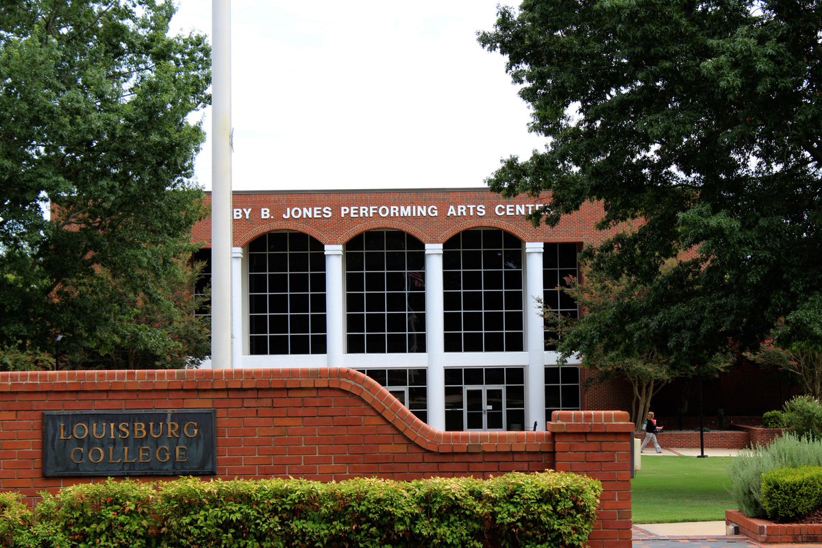 TriangleRegion's tweet photo. Did you know our region is home to the oldest 2 year college in the nation? Louisburg College is the only 2 year residential college in all of NC. #FridayFacts #TriangleTruths https://t.co/Ho6oLsU1JB