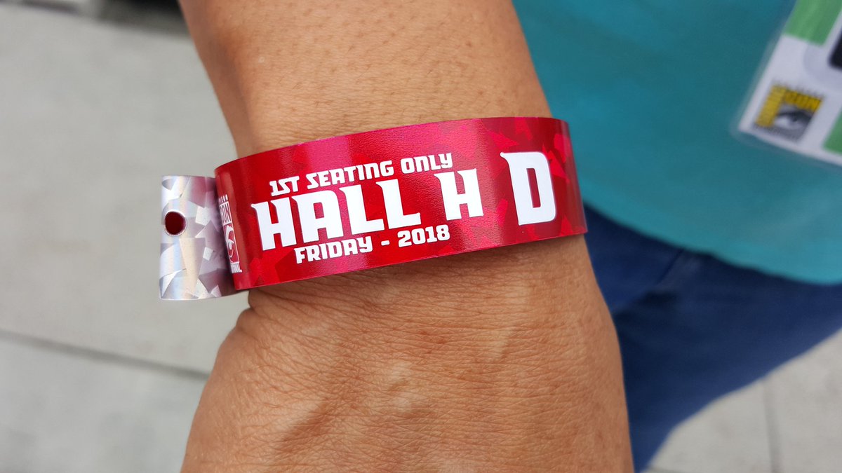 Moore49ersgal's tweet photo. Arrived at 7:30am. Just got a D Friday #HallH wristband. Why yes, I would like to see @NathanFillion without waiting all day yesterday. Thanks @HallHLine for being so easy this year! Now just stay loose for tomorrow. #fullnightsleep #inabed https://t.co/VTkrQTbrV6