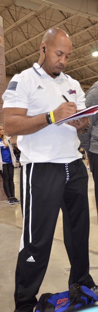 🎈🎉🎁Happy Birthday to our Player Development &amp; Elite Coach <a href="/CoachDante/">Dante Harlan</a>!!! Thank you for sharing our vision, embracing our culture and elevating the program to the next level !! Enjoy your day! #FamilyAlways