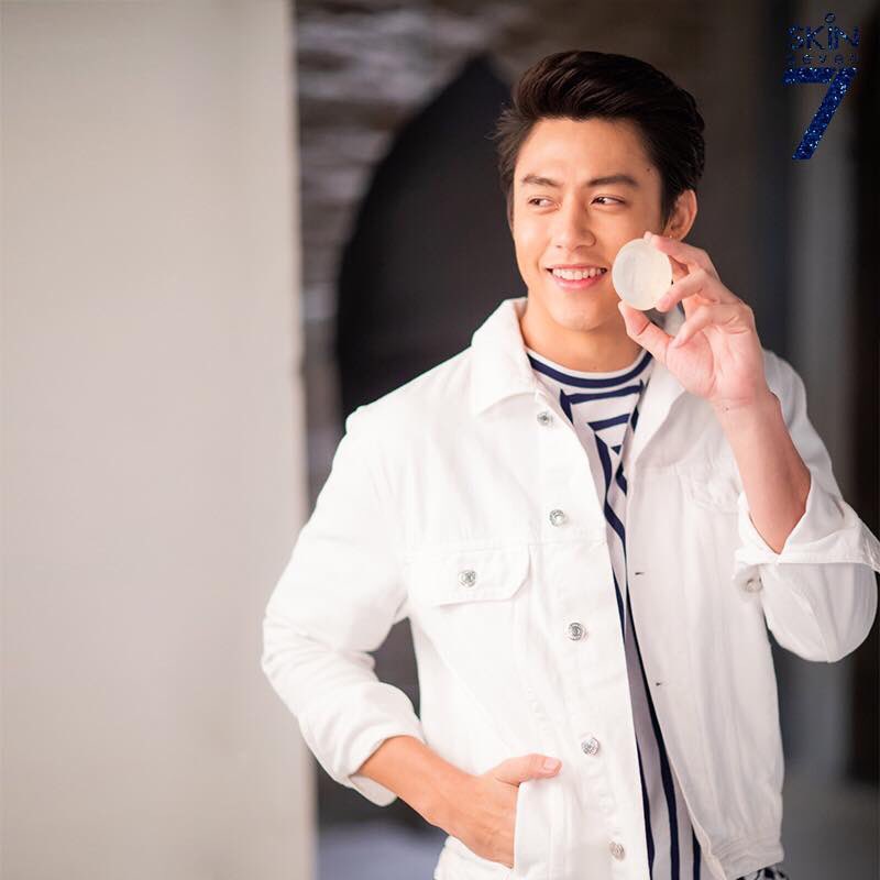 Prinfanclub's tweet photo. อปป้าหมากไงจะใครล่ะ ละมุนทุกรูป 😍💕 ถ่ายภาพเซ็ทใหม่กับ #สบู่สกินเซเว่น พบกันเร็วๆนี้ค่ะ 💙
#skin7 #skin7official #หมาก #หมากปริญ #prinfanclub https://t.co/R7NwHXyaBR