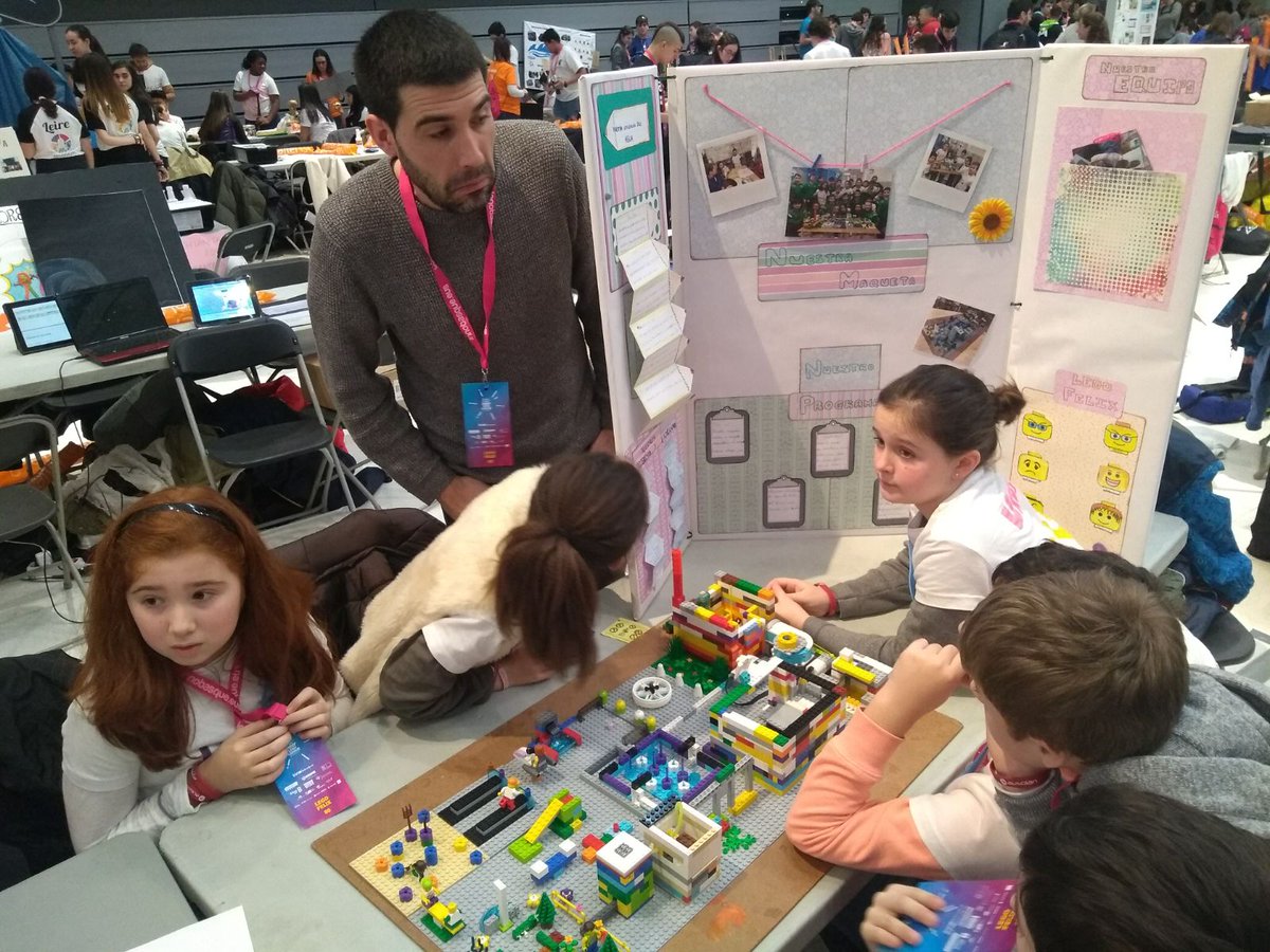 SanFelix_Ikast's tweet photo. Los alumnos de #SanFelix siguen profundizando en la #robótica y la #Programación, como herramientas fundamentales para las competencias necesarias de cara al futuro. Recordemos las exposiciones de First Lego League Junior Euskadi de nuestros txikis! https://t.co/61aTtRP5xT