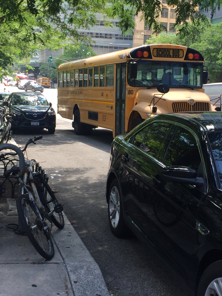 Another day, another summer schoolbus impeded from safely dropping off our kids @ BPC ballfields. Ticket n tow @NYPDONeill @NYPD1Pct? #DoIt4theKids @bpca_ny @CommunityBoard1 @CM_MargaretChin how many more receipts u need @ydanis ? @placardabuse