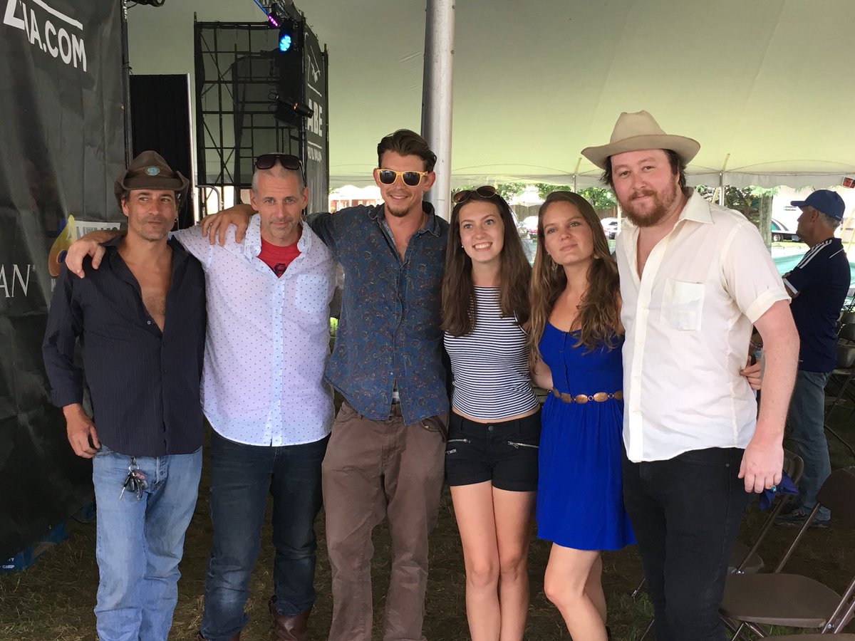 med1199's tweet image. funny how things work out! Chamomile &amp;amp; Whiskey, the band i helped to book w @LHSMusikfest last year, happened to be playing in OBX the same week i’m here! it was great to see them again!