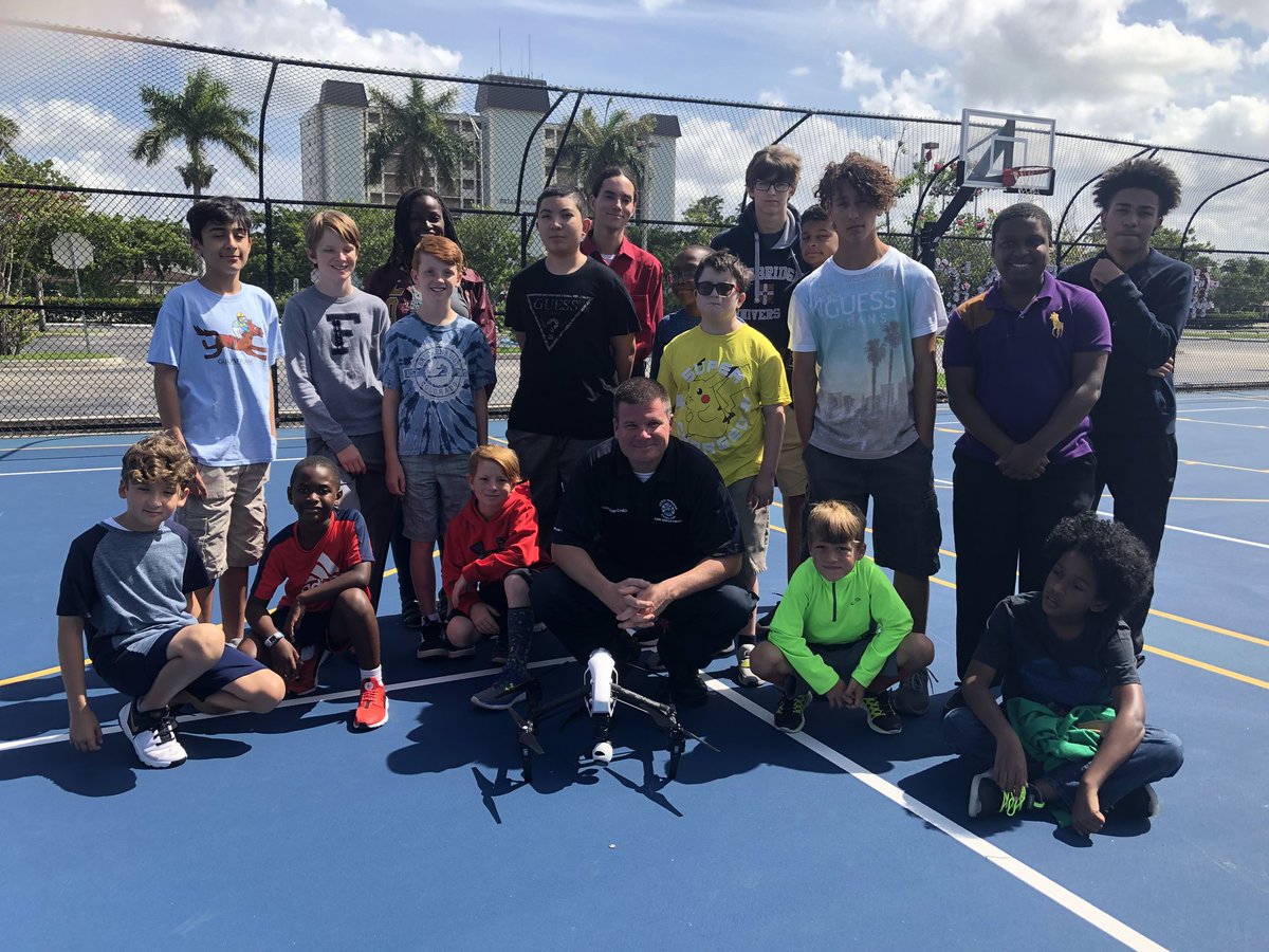 CoralSpringsFD's tweet image. Awesome morning showing the @codeexplorers all about technology used in the fire service.   These great young kids are learning how to excel in the future with new technologies for various public and private services.  #drones #CodeExplorers