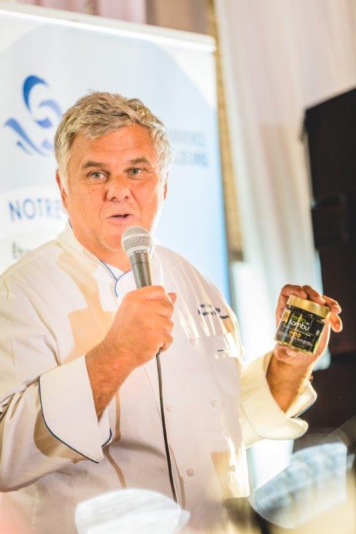 [Coup de cœur d'un chef !]

Lors de son passage en Gaspésie, le chef <a href="/JeanLucBoulay/">Chef Jean-Luc Boulay</a> a goûté notre Pesto de Kombu et il est tombé sous le charme ! Il veut même le faire goûter à des chefs en France.
Nous sommes très flattés que notre produit soit apprécié par un si grand chef !!