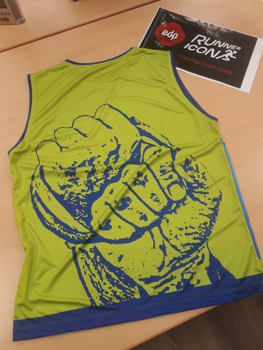 SalvaBernalT's tweet photo. Si a lo que haces en tu vida le pones siempre ilusión, mucha ganas y toda la @EnergiaEDP el #karma solo puede traerte regalos como éste...
Muchas gracias amigo @DannyMico !! Me encanta el diseño 🤙
#ComparteTuEnergía
#RunnerIcon https://t.co/ztr8VI64Mh