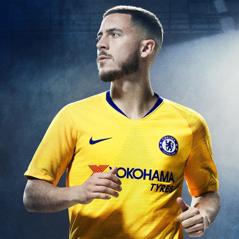 Club25Football's tweet photo. #THESTAGEISLIT for Chelsea, who seem to love CAPS LOCK; yellow is their quintessential away colour in our view, and it's nice to get it for the first time since 14/15.
HOWEVER! It's still Aeroswift, so zero creativity; competent but lazy. Shame #CFC #CFCInPerth #CFCSarri https://t.co/ZoCAhLWvvk