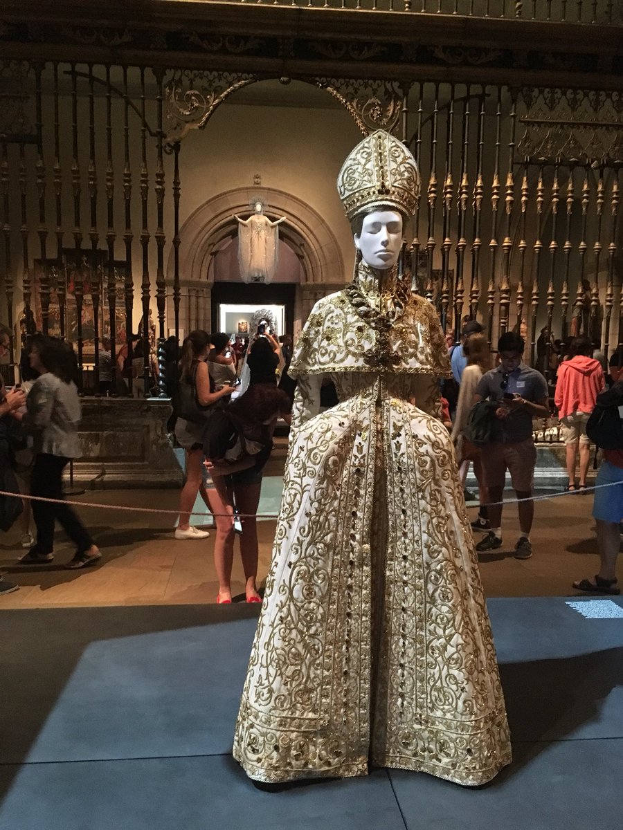 FGIDC's tweet image. We finally made it to the @metmuseum for Heavenly Bodies: 
Fashion and the Catholic Imagination. This exhibit truly blew us away. Exquisite designs, attention to detail, carefully crafted ambiance ... this exhibit was the whole package. #nyc #metmuseum #fashion #heavenlybodies