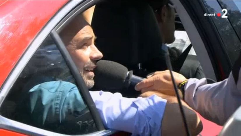 EtienneBaldit's tweet photo. Mais quel malaise, cette *interview* d'Édouard Philippe sur France 2 pendant l'étape du Tour alors que l'affaire #Benalla évolue de minute en minute et cause une crise politique majeure, à l'Assemblée notamment https://t.co/n684xd25yz
