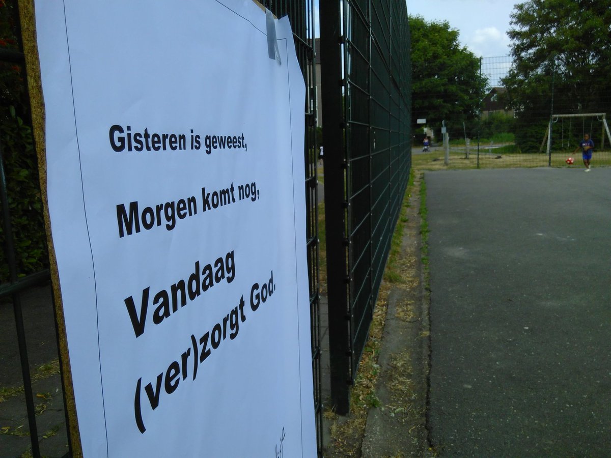 CapelleOntmoet's tweet photo. Laatste poster van deze week op het sportveld. Dat helpt je de zomer door....en ook het komende seizoen!
Als slotstuk vanavond de goed verzorgde afsluitende bbq.
#sportweek #Schollevaar https://t.co/7VPo25hOgr