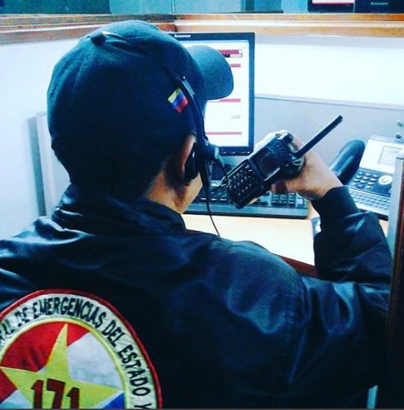 171Yaracuy's tweet photo. En tiempo récord el día de hoy @171Yaracuy en acción inmediata con los componentes  policiales logra la recuperación de un vehículo robado tipo Toyota Corolla y la captura de 3 sujetos en el municipio Bruzual. Por la seguridad de nuestra gente en #Yaracuy @JULIOLEONYARA https://t.co/qus5FKLe2g