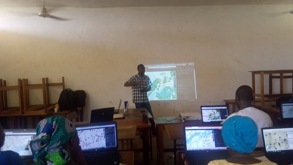 Honorable_Nath's tweet photo. |Day5 #OSM &amp; #GIS training sessions at the Faculty of Sciences &amp;Technics  #Bamako |
Advanced session on #Umap  facilitated by @absaliou this morning in order to make students able to make great #WebMaps
@hotosm
@ProjetEOF 
@osmafrica 
#VIF2018 
#OIF
#LesLibresGeographes 
#Map4Ml https://t.co/iz4E0ZCkjR