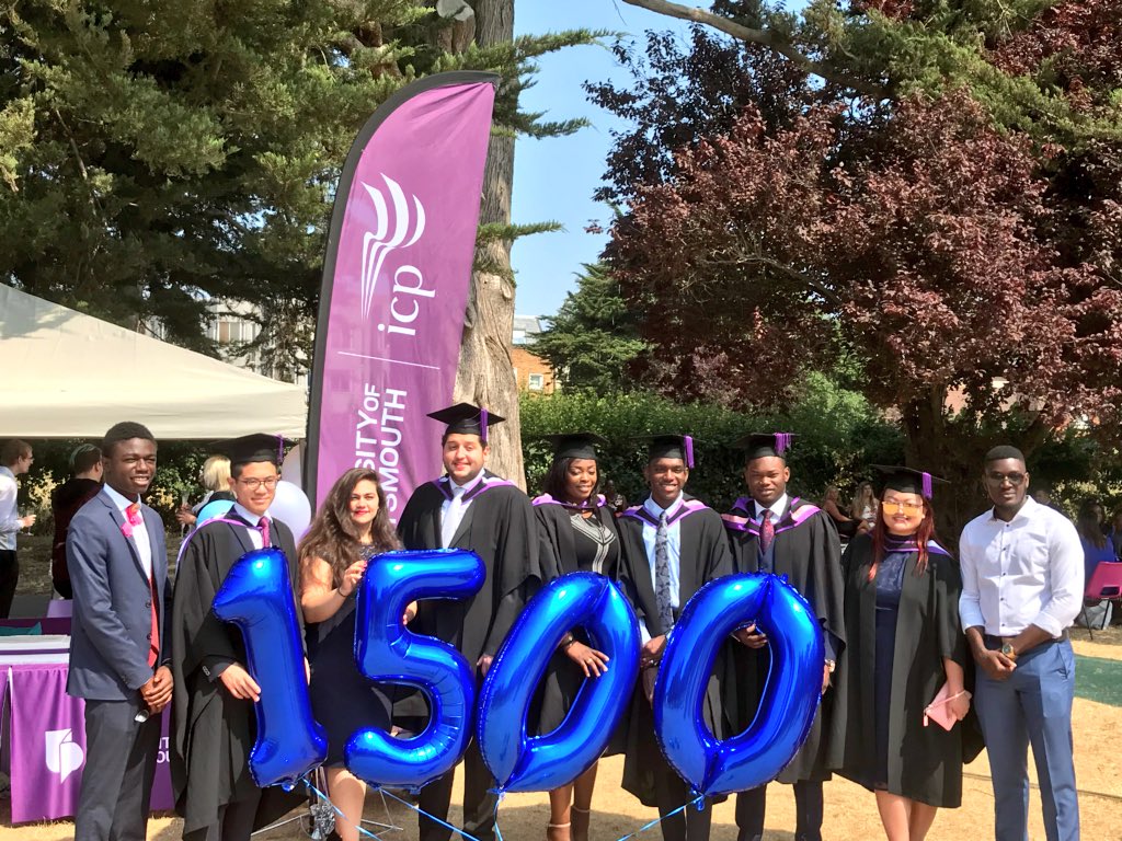bmehtaUK's tweet photo. Had a great time with @ICPstudents this afternoon when I joined them for their celebration event πΎπ₯π held to mark their 1500th @portsmouthuni graduate! π¨πΌβππ©π»βπ #uopgrad18 #GreatCake π° #UoPGlobal #WeAreGlobal https://t.co/B1sNUqrZKh