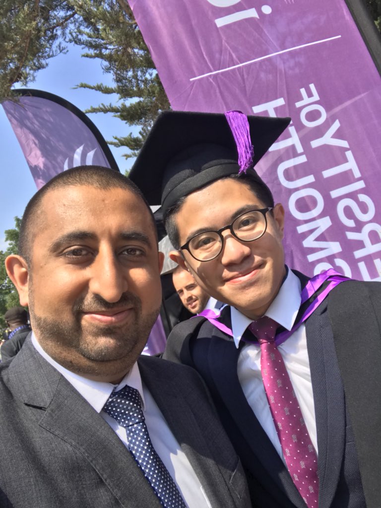 bmehtaUK's tweet photo. Had a great time with @ICPstudents this afternoon when I joined them for their celebration event πΎπ₯π held to mark their 1500th @portsmouthuni graduate! π¨πΌβππ©π»βπ #uopgrad18 #GreatCake π° #UoPGlobal #WeAreGlobal https://t.co/B1sNUqrZKh