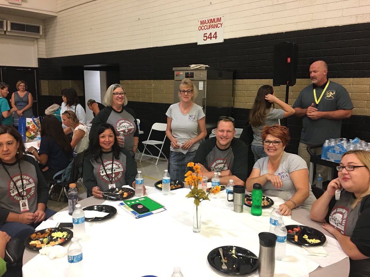 Anderson_AJUSD's tweet photo. Cactus Canyon eating a healthy breakfast at our Wecome Back! #AJUSD Whatever it Takes https://t.co/3ac8SF85l3