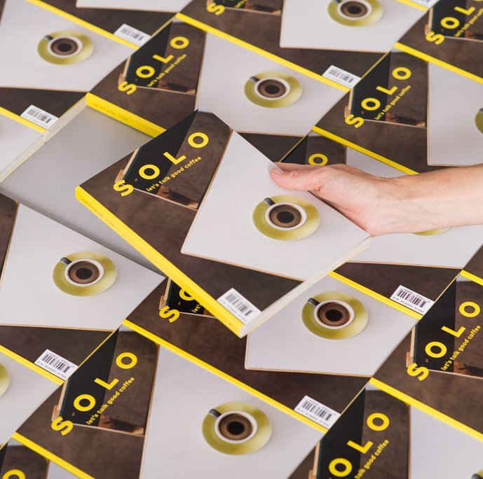 RightSideCoffee's tweet photo. Se lo ponemos fácil a todo aquel que quiera acompañar su café de una buena lectura ⚡Disponible ya en nuestra WEB la última edición de la revista #SOLOmagazine. Encarga tu café y de paso una copia del resultado de este proyecto tan chulo :) https://t.co/aF5l27q5WO