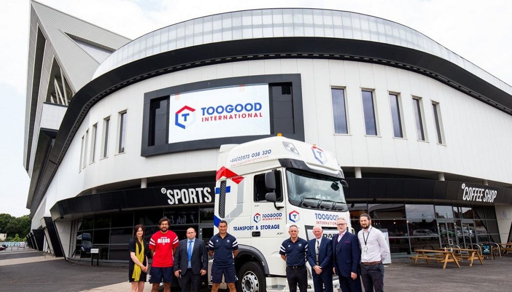 iSportconnect's tweet photo. #Toogood 🚚 to be true – 🐻🏉@BristolBears  bag ‘landmark’ sponsorship deal. ✍️
#ToodGood #BristolBears #sponsorship #newdeal #rugby

👉 https://t.co/XtVSZp4ZF4 https://t.co/nBC34onwOX