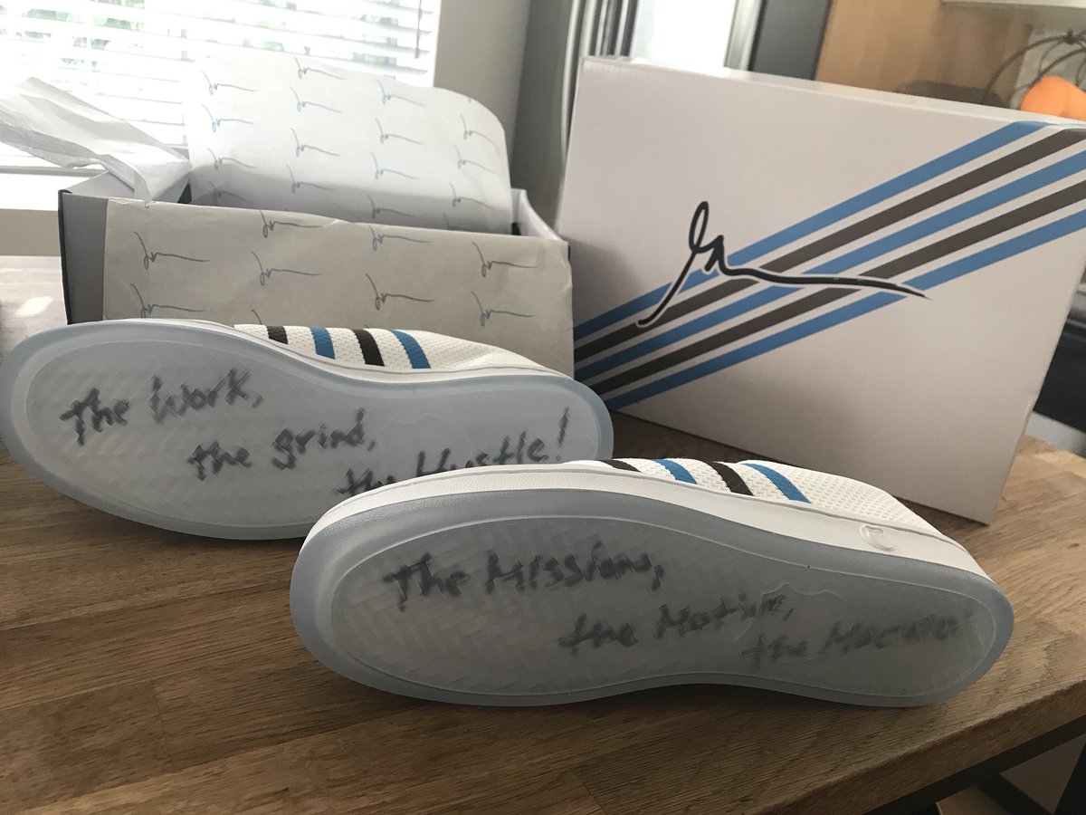 RobRiches's tweet photo. Now this is a brand collaboration done right! S/O to @garyvee &amp; Team for these fresh .@KSWISS #classic88 👟 https://t.co/f9cDNd6fzC