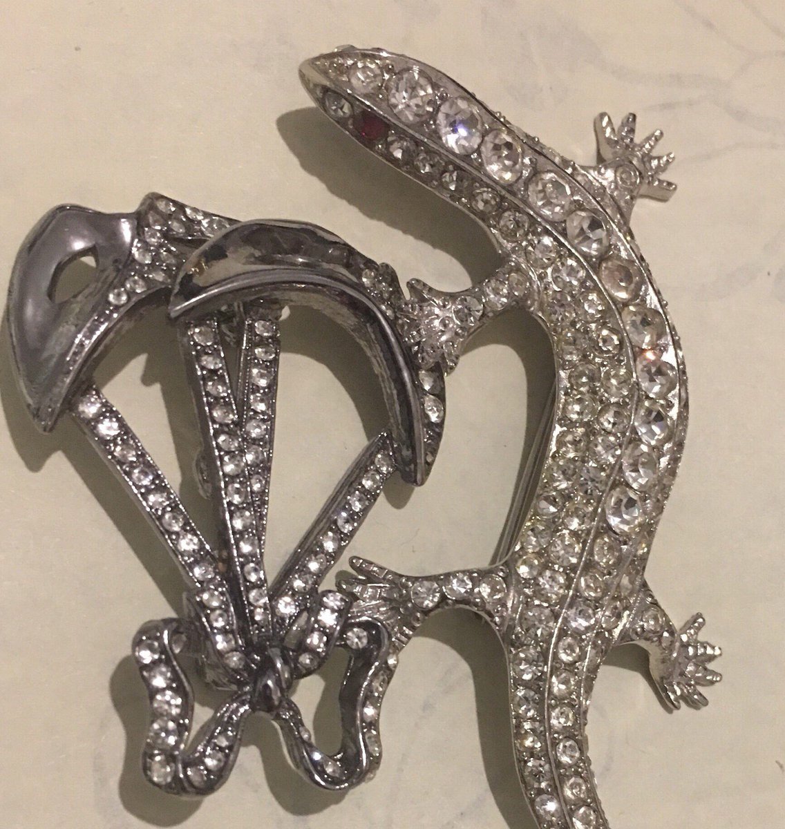 loveretrocrafts's tweet photo. Excited to share this item from my #etsy shop: Two Vintage antique Butler &amp; Wilson Diamond/ Crystal Brooches #jewellery #brooch #antiquebrooch #butlerandwilson #lizardbrooch #diamantebrooch #handcrafted #antiquevintage #vintageantiques https://t.co/EZaaTMxN4I https://t.co/RZzZpRPqb6