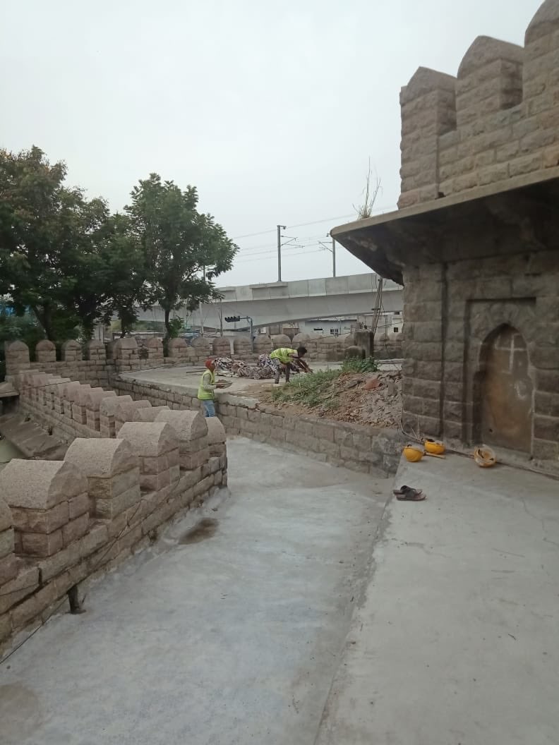 arvindkumar_ias's tweet photo. An update on restoration of #MJMarket #Hyderabad - storm water drains, laying of UG cabling, water &amp; sewer lines done.. scaffoldings now for roof repairs.. water proofing work on roof top to commence shortly @KTRTRS https://t.co/A8PqR2QM64